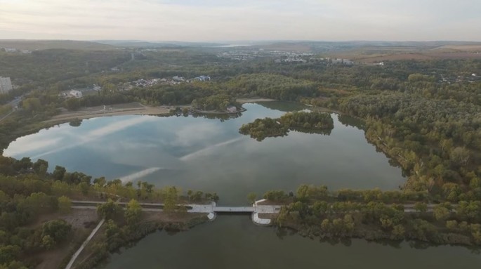 Un lago a forma di cuore, in Moldova