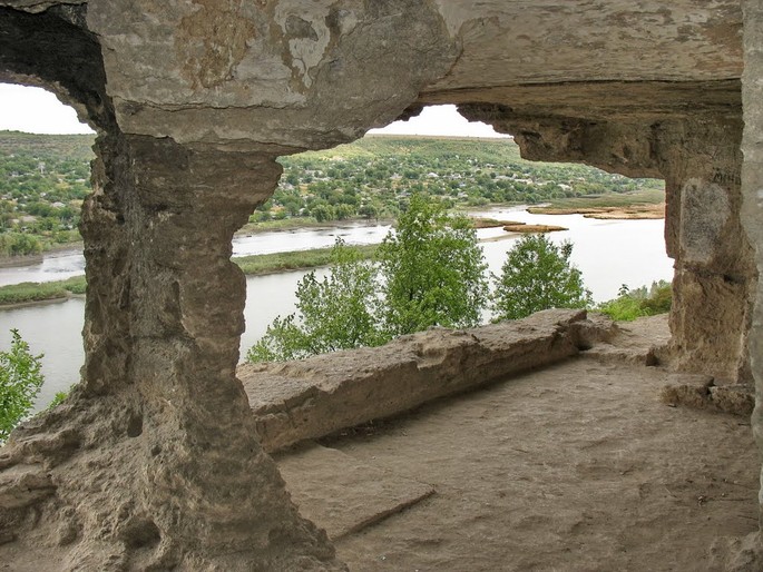 Скалистые монастыри, скрытая архитектура
